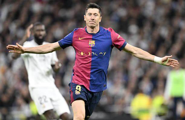 莱万多夫斯基在澳大利亚队比赛中夺冠，出色发挥引发热议！(莱万多夫斯基进球视频)九游体育